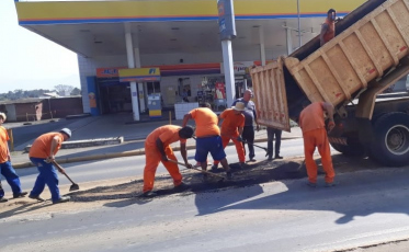 Ruas recebem 10 toneladas de asfalto em Forquilhinha