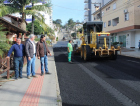 Ruas que dão acesso ao hospital recebem pavimentação