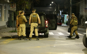 Assalto em Criciúma teve participação de quase 50 pessoas, afirma delegado