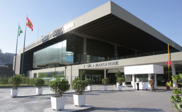 Alesc pode ter reuniões presenciais, determina Justiça