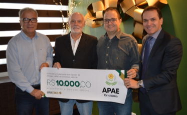 Doação à Apae viabilizará viagem de alunos ao Beto Carrero