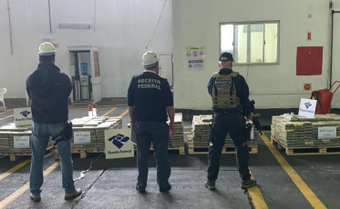Receita apreende 1,4 quilo de cocaína em porto catarinense
