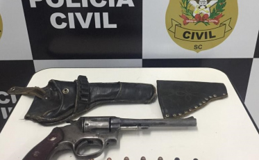 Polícia recolhe revólver e munições em Orleans