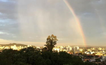 Sol, chuva fraca e até arco-íris na última sexta de junho