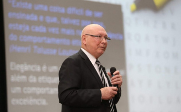 Bolsonaristas teriam barrado indicação de catarinense ao MEC