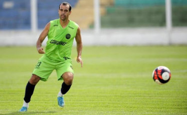 Athos comemora estreia pelo Próspera