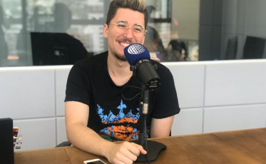 Augusto Maya solta a voz no Programa Do Avesso