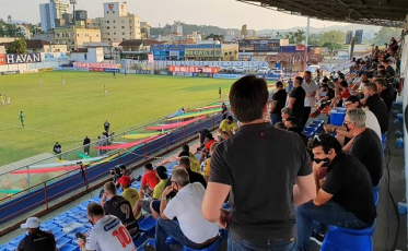 Muita gente na arquibancada na final do Catarinense