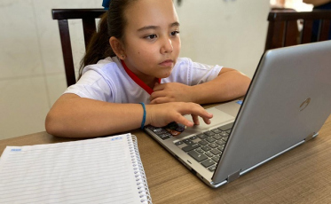 Aulas remotas da rede municipal completam três meses em Criciúma