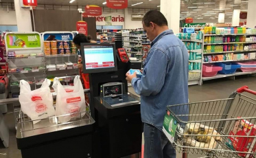 O cliente compra, o cliente cobra