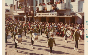 Banda Marcial Satc emociona gerações e celebra 60 anos de história em Criciúma