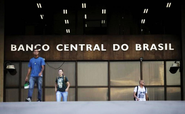 Copom reduz juros básicos para 4,25% ao ano, o menor nível da história