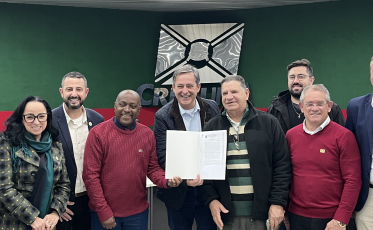 Prefeitura de Criciúma entrega 77 matrículas de imóveis e prevê mais de 200 escrituras até o fim do ano