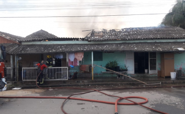 Incêndio atinge residência no sul catarinense 