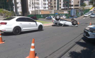 Motorista fica ferida em colisão entre carros em Criciúma