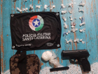 Nova Veneza: Polícia Militar apreende cocaína e réplica de arma de fogo em terreno baldio