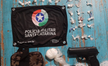 Nova Veneza: Polícia Militar apreende cocaína e réplica de arma de fogo em terreno baldio
