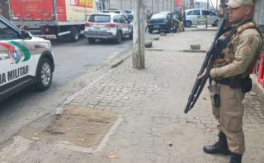 Criciúma: trio é preso após furtar televisão e aparelho de som no bairro Santa Luzia