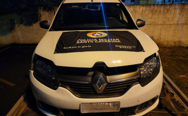 Criciúma: veículo roubado é encontrado abandonado e sem as quatro rodas no bairro Fábio Silva