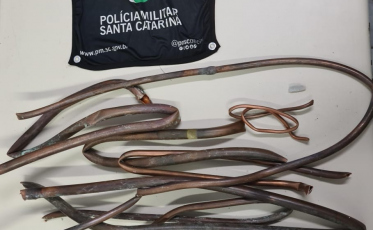 Com quase três quilos de tubos de cobre furtado, homem é preso em Criciúma