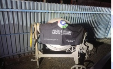 Araranguá: após furtar betoneira e cimento de obra, dupla é presa pela PM