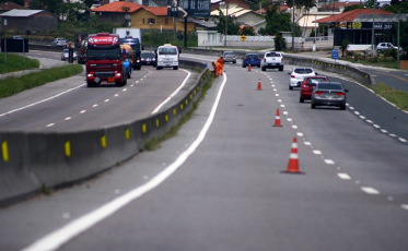 Fluxo na BR-101 em Araranguá sofre desvio