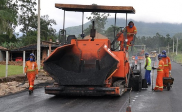 Via Instagram, ministro cita obras na Serra da Rocinha (VÍDEO)