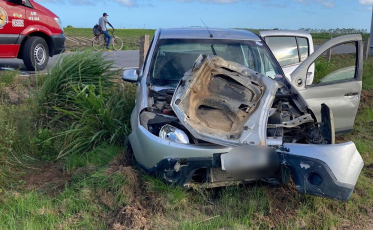 Após colidir em cachorro, motorista sai da pista e fica ferido em Jaguaruna