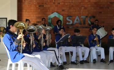 Banda Marcial da Satc traz mensagem de carinho por meio de música (VÍDEO)