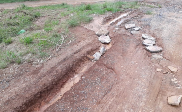 Ruas do bairro Fábio Silva em estado lastimável