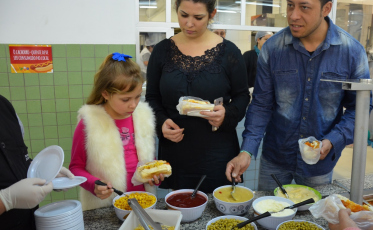 Cachorro-quente e cultura marcam evento no Bairro da Juventude