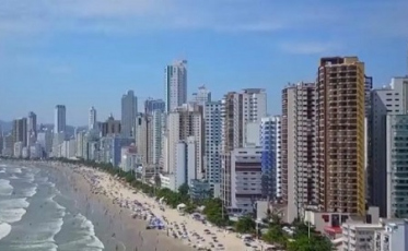 TJ suspende decreto que permite a frequência das praias de Balneário Camboriú