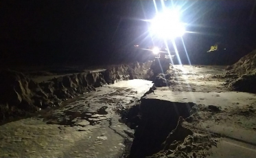 Canal é aberto na barra do rio Araranguá para diminuir volume e evitar enchente (FOTOS)