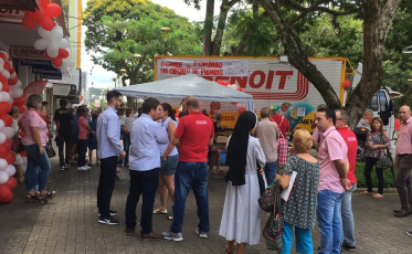 De Criciúma, dois caminhões cheios de prêmios