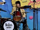 Nações Shopping recebe show infaltil gratuito de cover dos Beatles