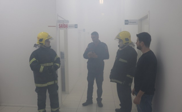 Bombeiros fazem evacuação da Câmara de Içara