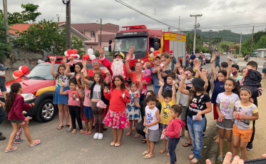Carreata do Bombeiro Noel leva alegria às comunidades de Urussanga 