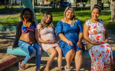 Futuras mães são presenteadas por book fotográfico em Forquilhinha