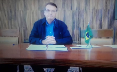 Na Record, Bolsonaro ataca a Globo e governadores