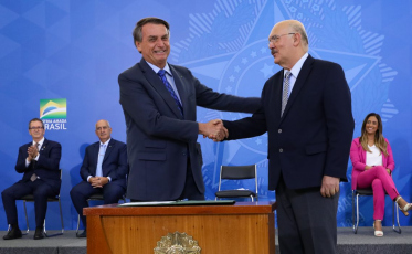 Presidente oficializa reajuste de 33,23% para professores