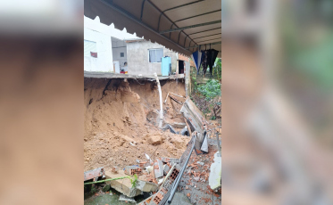 Três casas são evacuadas após deslizamento de terra em Braço do Norte