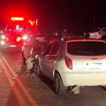 Motoristas ficam presos às ferragens após colisão frontal na SC-108