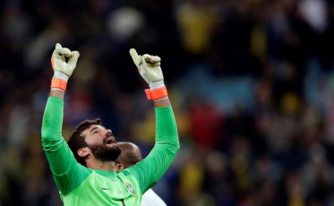 Nos pênaltis, Brasil elimina o Paraguai