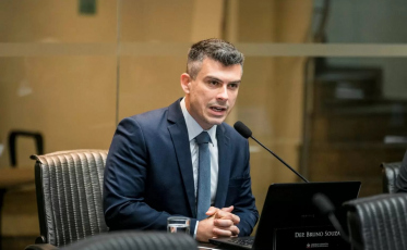 Acompanhe a live do Parlatório com o deputado estadual Bruno Souza