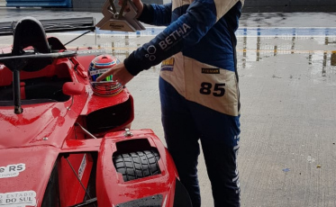 Bruno Smielevski vence mais uma etapa do Império Endurance Brasil 