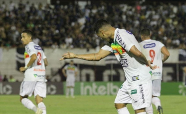 A goleada que coloca o Brusque em inédita terceira fase