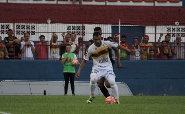 Brusque e JEC abrem Catarinense com empate