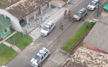 Perseguição e caminhonete recuperada em Criciúma (VÍDEO)