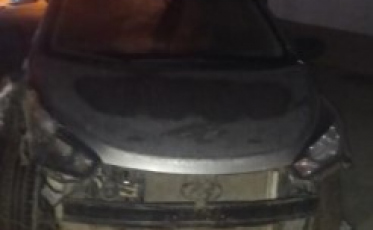 Idoso é amarrado durante assalto e criminosos batem o carro roubado