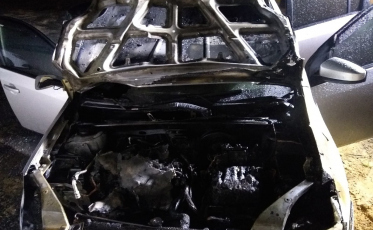 Veículo pega fogo no bairro Próspera, em Criciúma